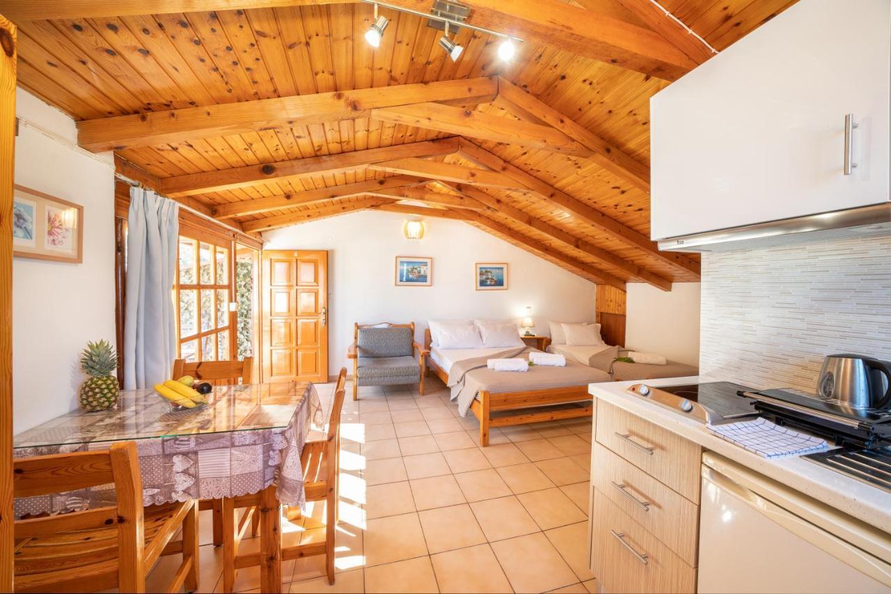 Alexatos Studios & Apartments Agia Efimia Luaran gambar
