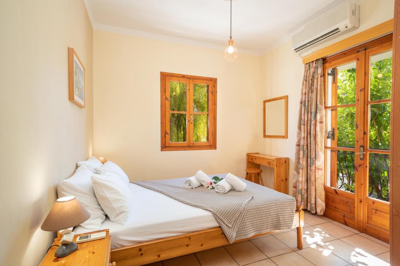 Alexatos Studios & Apartments Agia Efimia Luaran gambar