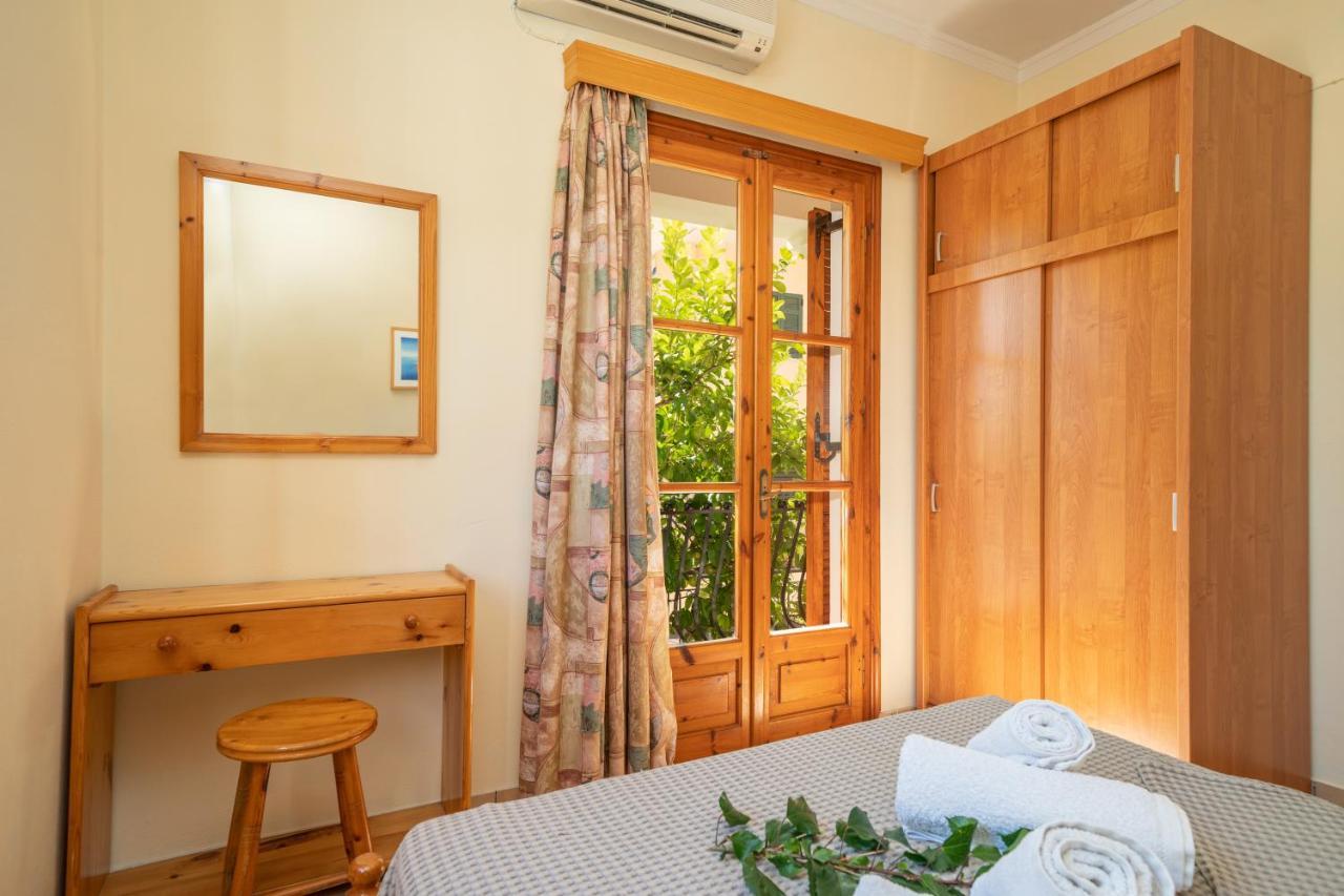 Alexatos Studios & Apartments Agia Efimia Luaran gambar