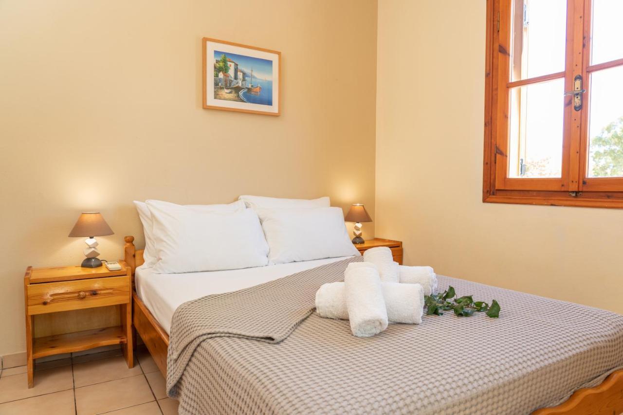 Alexatos Studios & Apartments Agia Efimia Luaran gambar